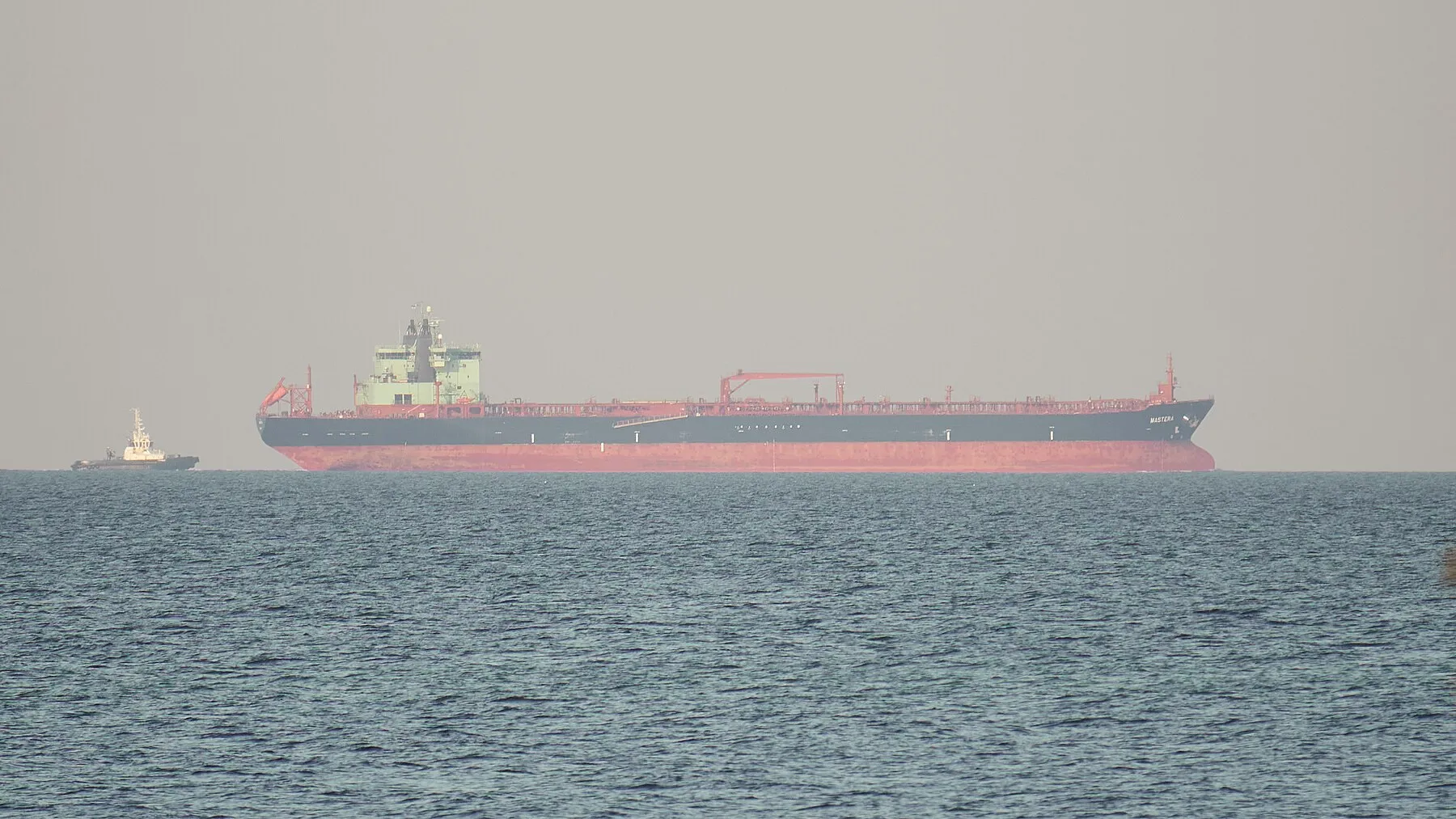 Ein Tanker vor dem Hafen von Primorsk, 2020. Foto: VORON SPb. Lizenz: CC BY-SA 4.0 (Namensnennung erforderlich). Quelle: Wikimedia Commons